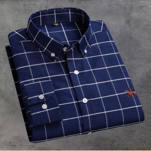 "Chemise femme rayée élégante en coton avec broderie discrète, motif classique et coupe normale, confort et style assurés."