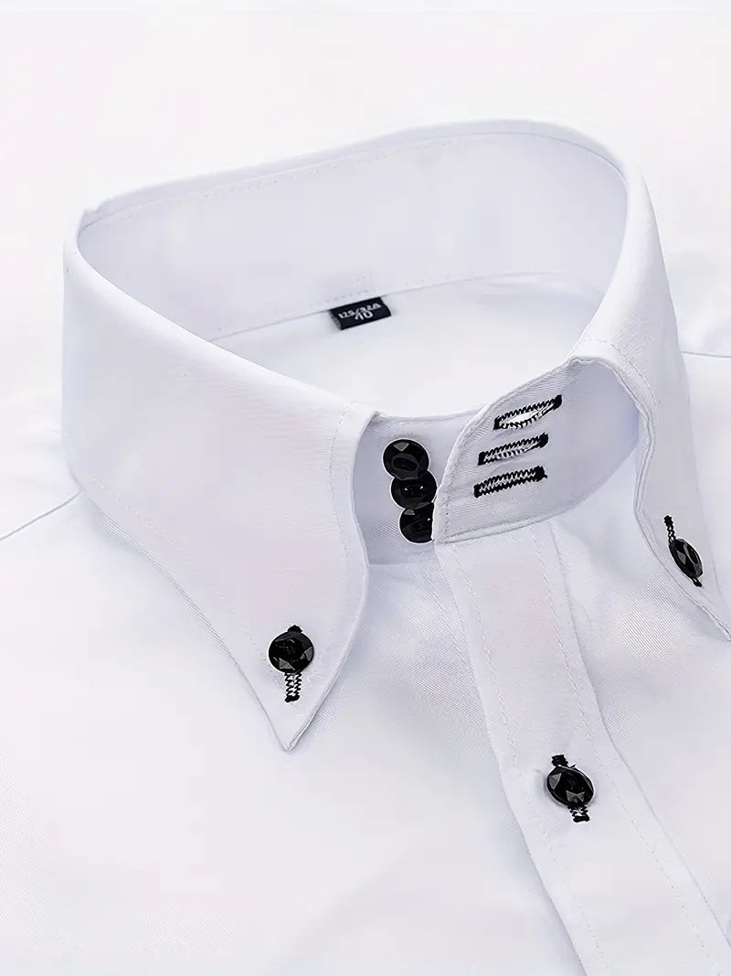 Chemise formelle homme en coton blanc, manches longues, coupe ajustée, tissu doux et respirant pour élégance classique.