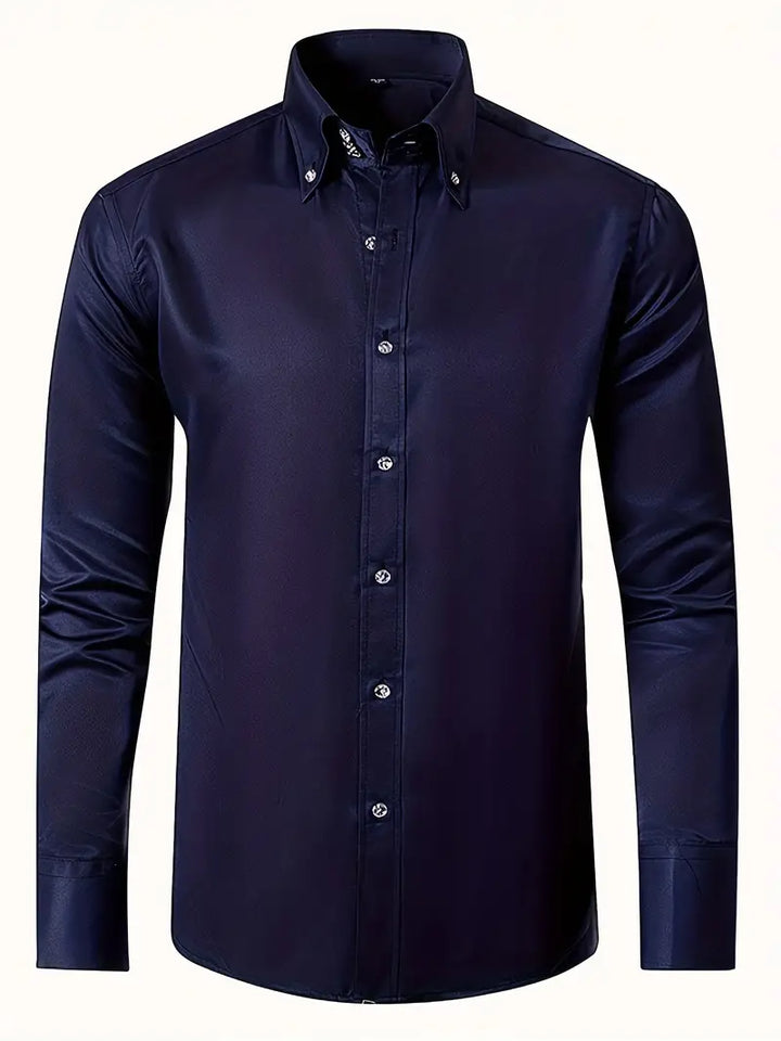 Chemise formelle homme en coton blanc, manches longues, coupe ajustée, tissu doux et respirant pour élégance classique.