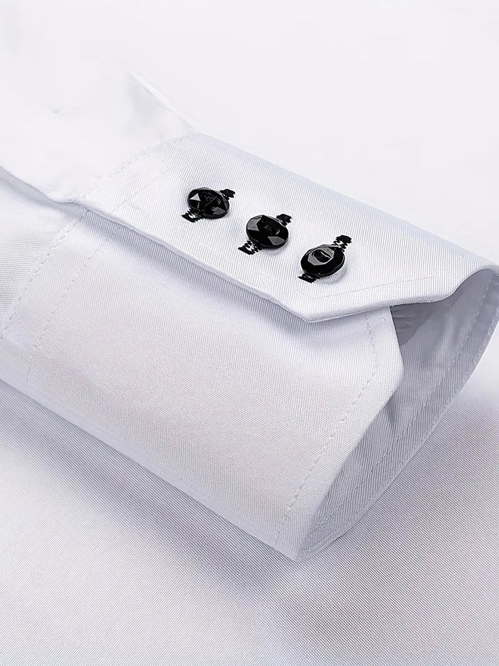 Chemise formelle homme en coton blanc, manches longues, coupe ajustée, tissu doux et respirant pour élégance classique.