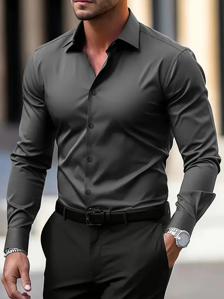 "Chemise formelle verte unie pour homme, coupe moderne, col à revers, tissu semi-transparent, élégante pour occasions profess