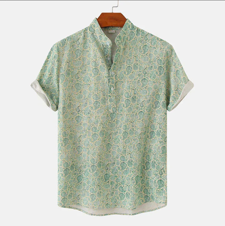 "Chemise Henley homme imprimée, style moderne, tissu léger, col élégant, pour un look décontracté et confortable."