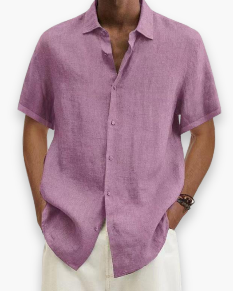 "Chemise homme blanc chic, manches courtes, coupe moderne, tissu respirant idéal pour un style casual et élégant."