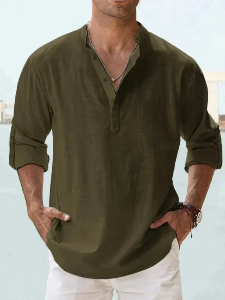 "Chemise homme col ouvert décontractée navy bleu élégante, coupe fluide pour style estival chic et confortable"