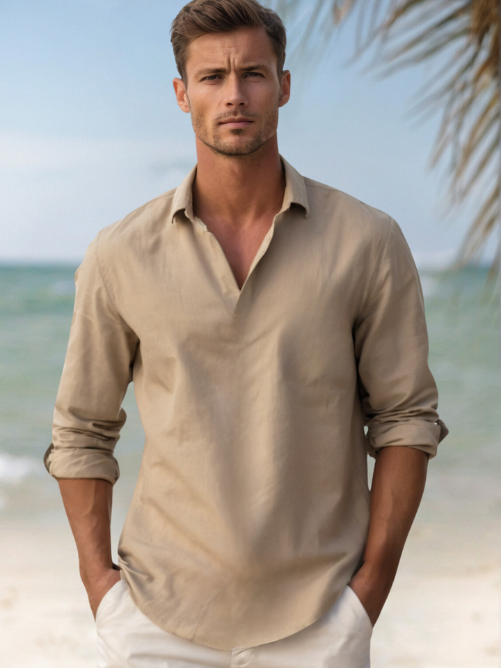 "Chemise homme col ouvert décontractée navy bleu élégante, coupe fluide pour style estival chic et confortable"