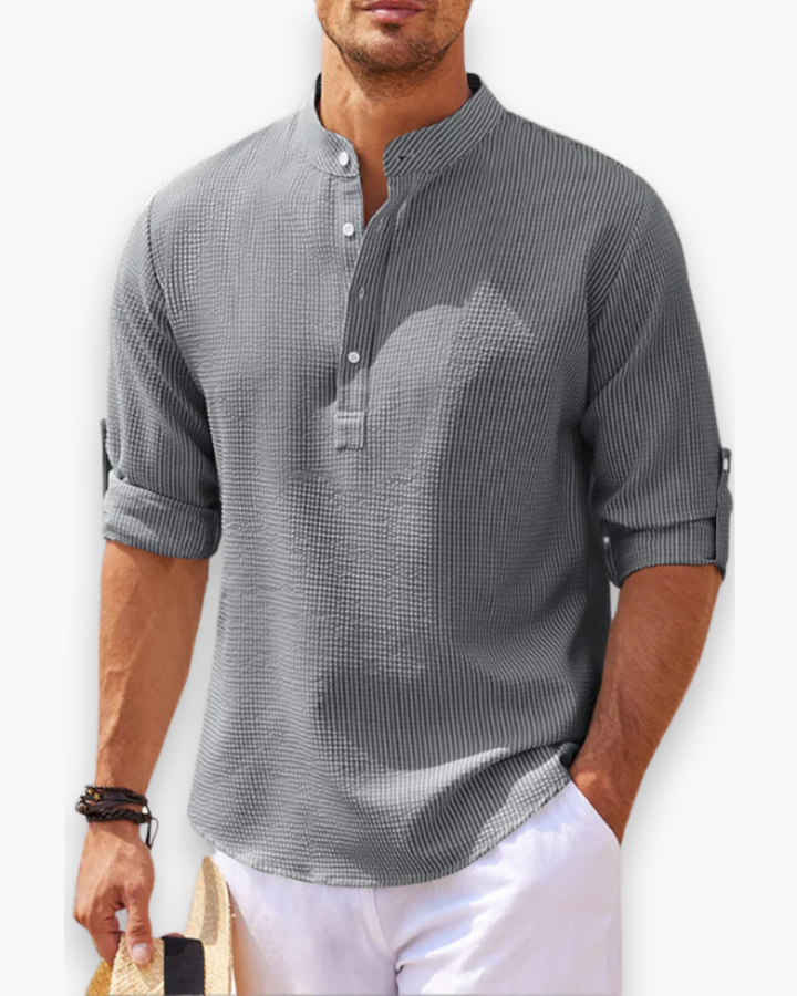 "Chemise homme élégante, col mao, moderne et fluide, idéale pour sorties décontractées et occasions formelles."