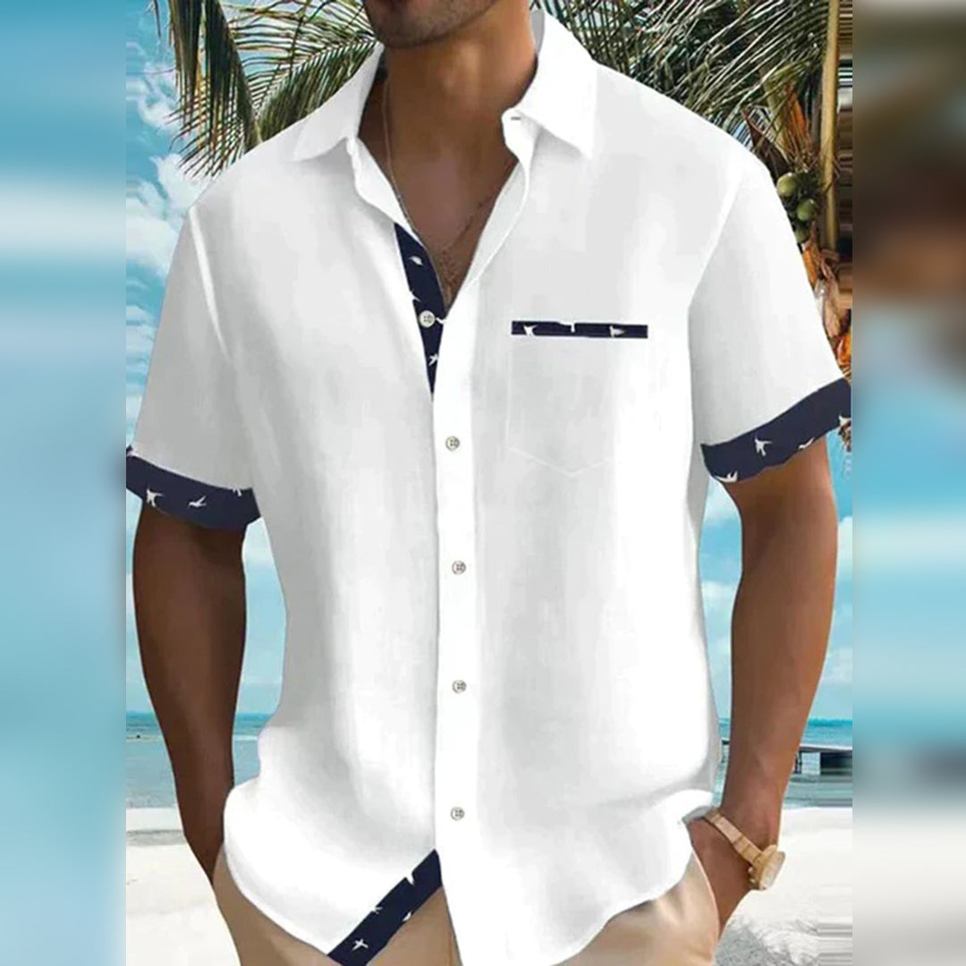 Chemise homme élégante grise à manches courtes avec détails contrastés, parfaite pour un style raffiné et estival.