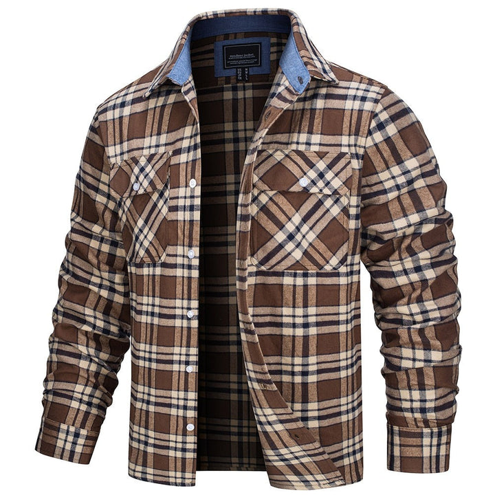 "Chemise homme en flanelle à carreaux, douce et élégante, avec col retourné et coupe classique pour confort optimal."