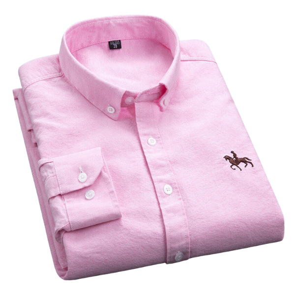 "Chemise homme manches longues élégante et confortable, tissu bleu, idéale pour occasions professionnelles et décontractées."