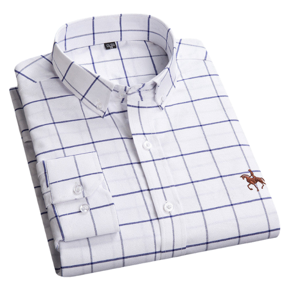 "Chemise homme manches longues élégante et confortable, tissu bleu, idéale pour occasions professionnelles et décontractées."