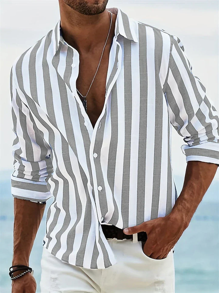"Chemise homme rayée décontractée bleu-blanc, lin et coton, manches courtes, style estival chic"