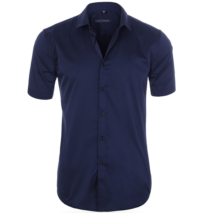 "Chemise infroissable homme, élastique et respirante, élégante, idéale pour un look soigné toute la journée."