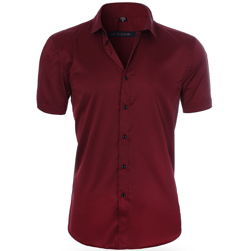 "Chemise infroissable homme, élastique et respirante, élégante, idéale pour un look soigné toute la journée."