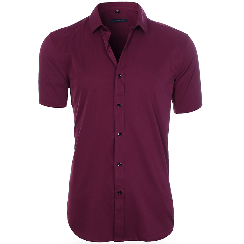 "Chemise infroissable homme, élastique et respirante, élégante, idéale pour un look soigné toute la journée."