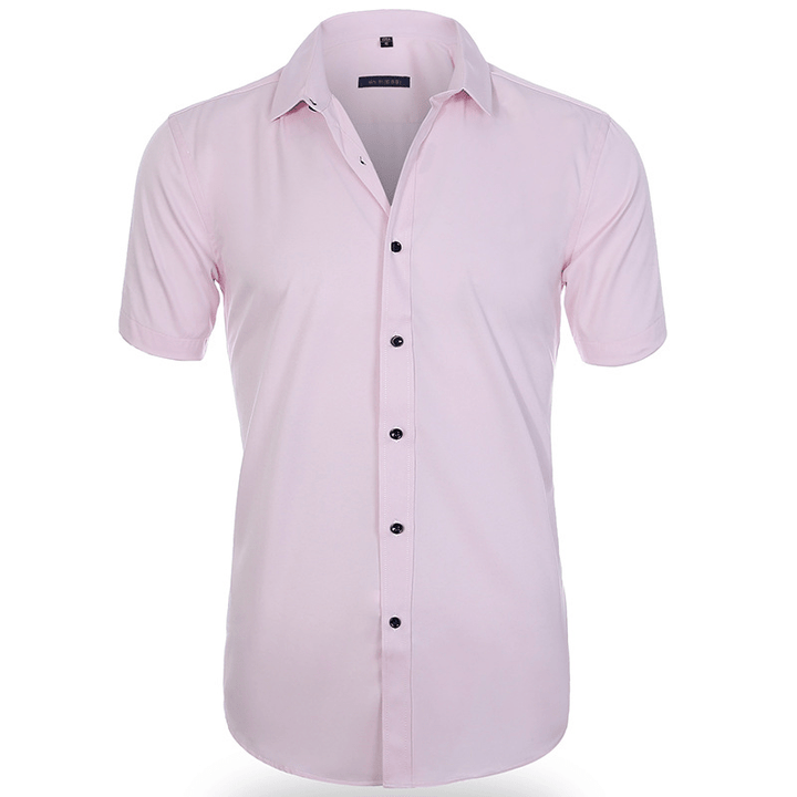"Chemise infroissable homme, élastique et respirante, élégante, idéale pour un look soigné toute la journée."