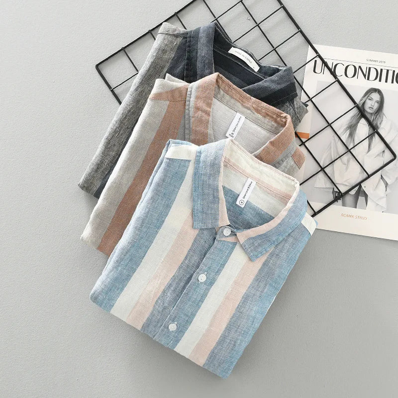 "Chemise rayée élégante en lin pour hommes, manches longues, bleu et kaki, tissu léger et respirant."