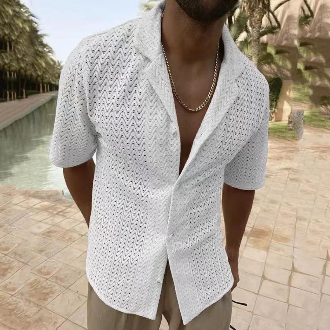 Chemise tricotée décontractée pour homme, en maille bleue, coupe moderne et élégante, idéale pour l'été.