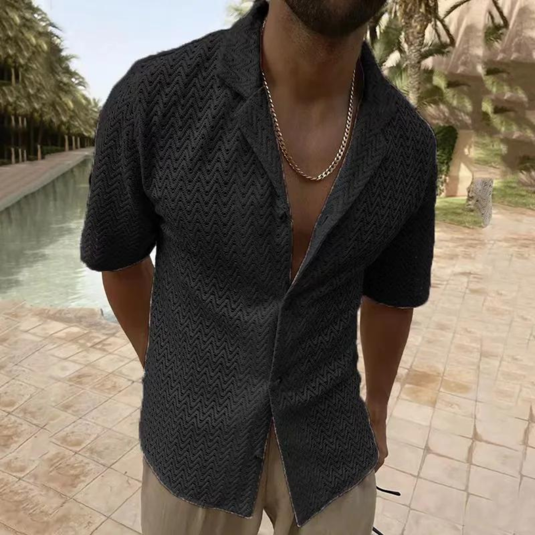 Chemise tricotée décontractée pour homme, en maille bleue, coupe moderne et élégante, idéale pour l'été.