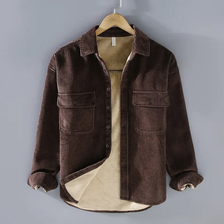 "Chemise velours côtelé kaki homme, coupe décontractée, texture élégante, idéale pour l'hiver, style et confort"