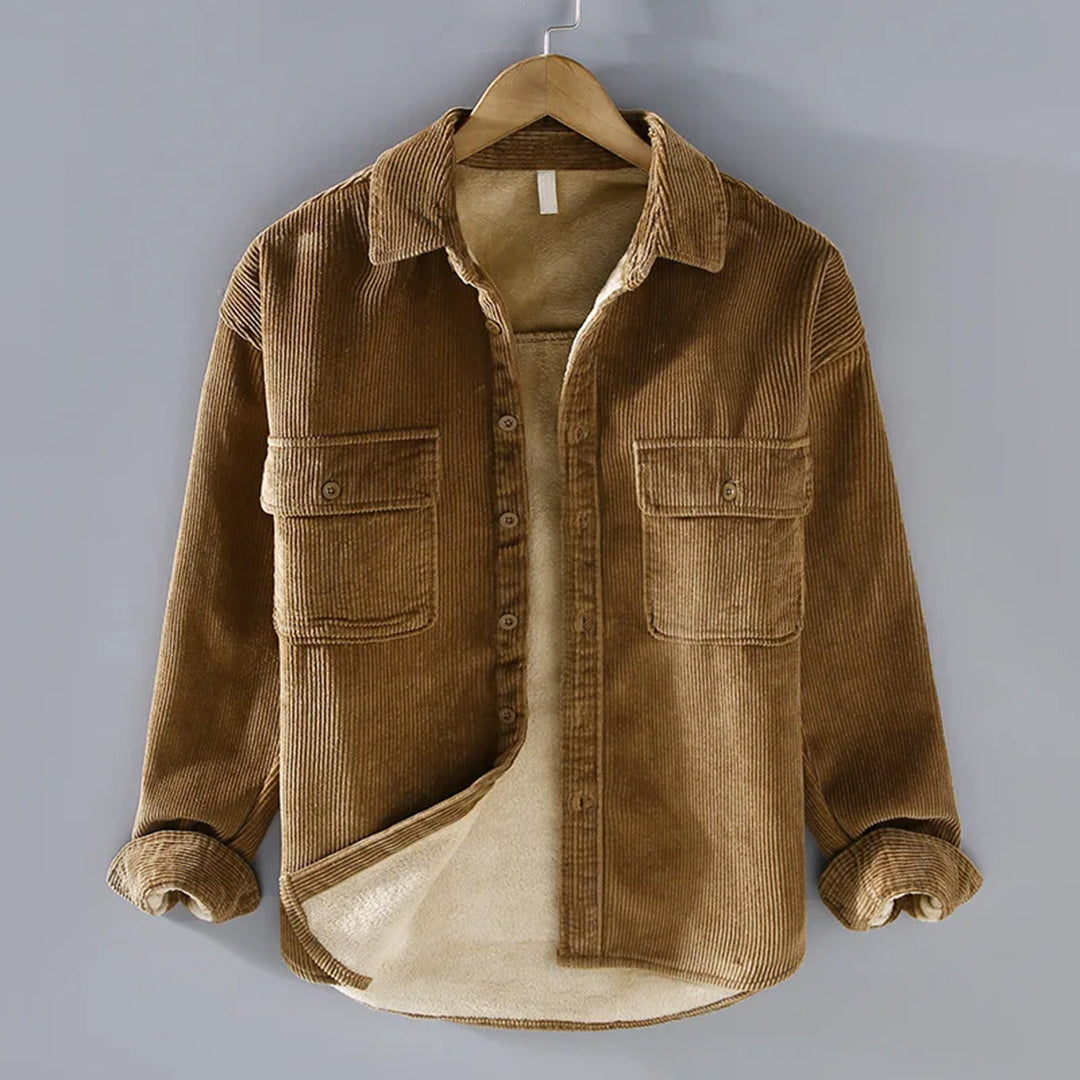 "Chemise velours côtelé kaki homme, coupe décontractée, texture élégante, idéale pour l'hiver, style et confort"