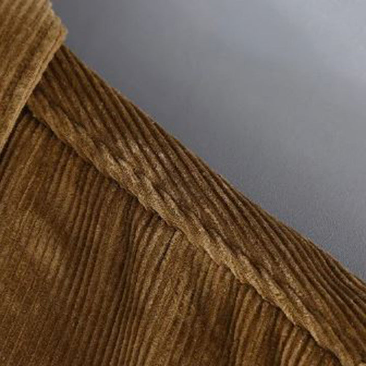 "Chemise velours côtelé kaki homme, coupe décontractée, texture élégante, idéale pour l'hiver, style et confort"