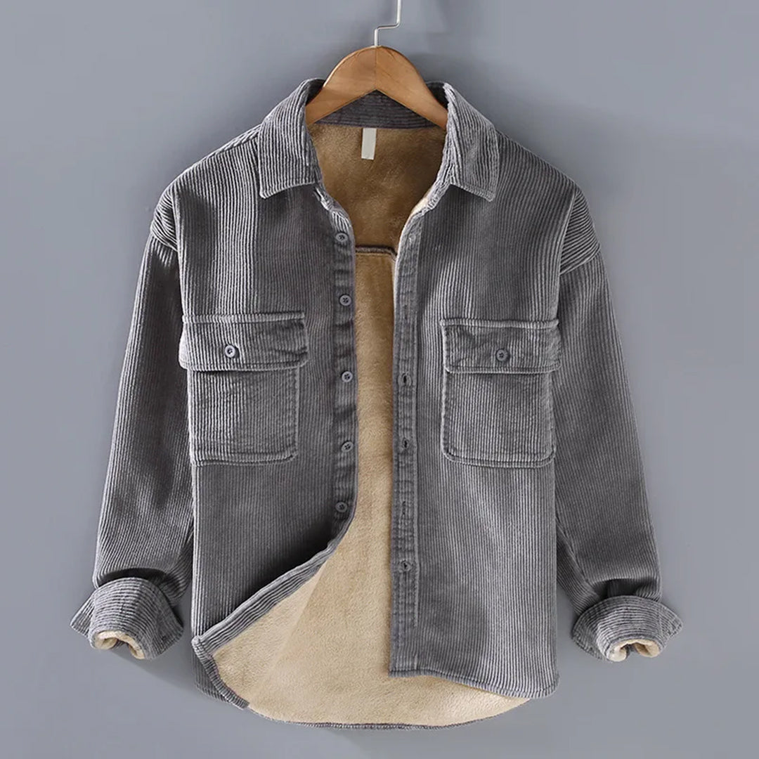 "Chemise velours côtelé kaki homme, coupe décontractée, texture élégante, idéale pour l'hiver, style et confort"
