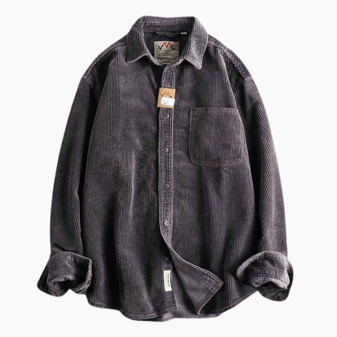 "Chemise velours côtelé orange, manches longues, texture douce, poches poitrine, style polyvalent pour hommes."