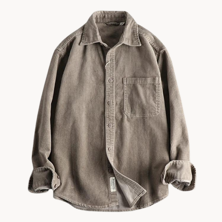 "Chemise velours côtelé orange, manches longues, texture douce, poches poitrine, style polyvalent pour hommes."