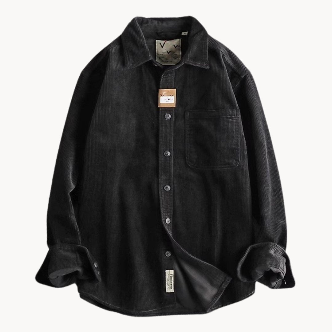 "Chemise velours côtelé orange, manches longues, texture douce, poches poitrine, style polyvalent pour hommes."