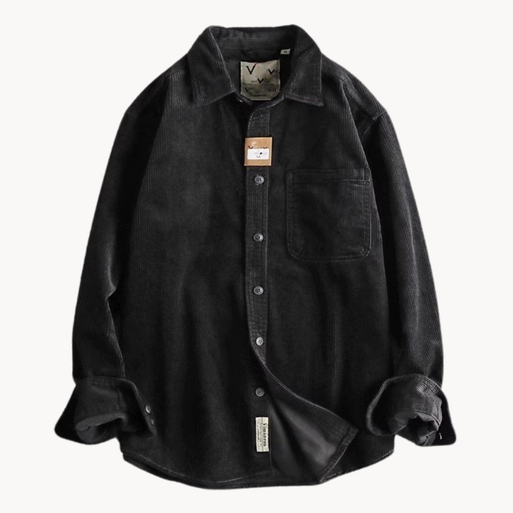 "Chemise velours côtelé orange, manches longues, texture douce, poches poitrine, style polyvalent pour hommes."