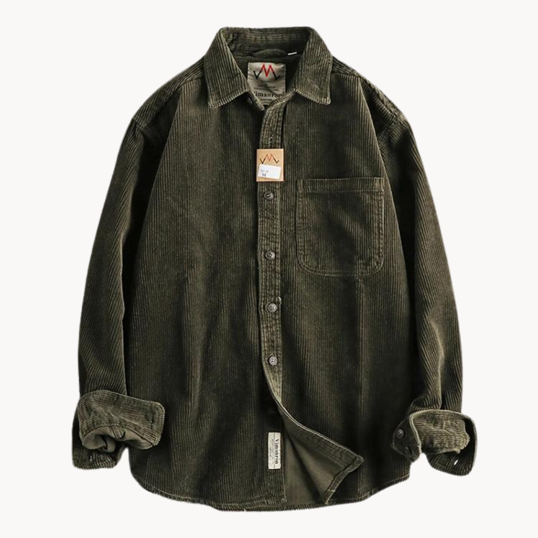 "Chemise velours côtelé orange, manches longues, texture douce, poches poitrine, style polyvalent pour hommes."