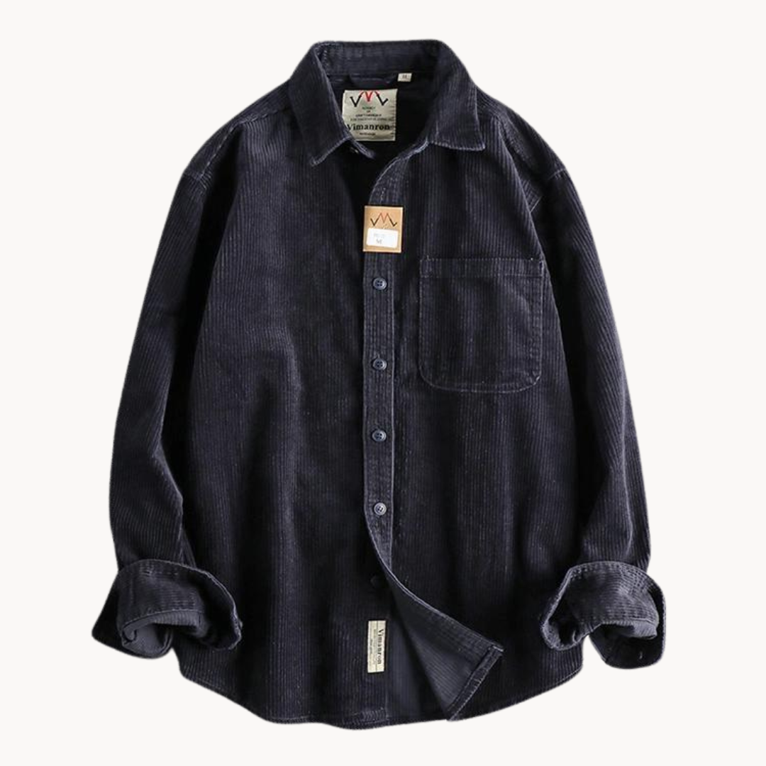 "Chemise velours côtelé orange, manches longues, texture douce, poches poitrine, style polyvalent pour hommes."