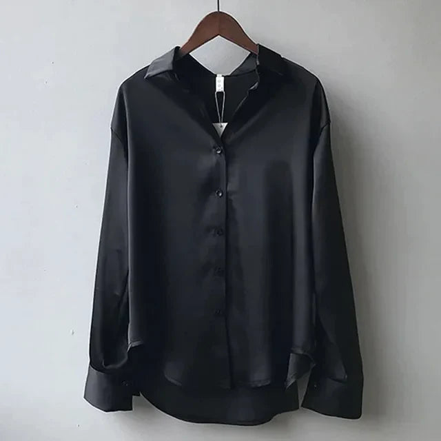 Chemisier ample satiné femme, coupe décontractée, éclat soyeux, élégance polyvalente pour un style chic et confortable.