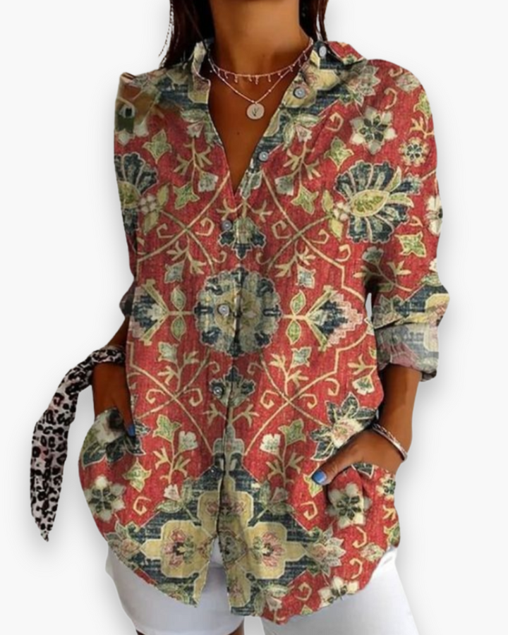"Chemisier femme élégant avec imprimé moderne, style chic et confort, polyvalent pour looks casual et raffinés."