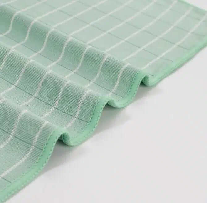 "Chiffon en bambou ultra absorbant pour nettoyage écologique, idéal pour surfaces miroir, verre, bois et inox."