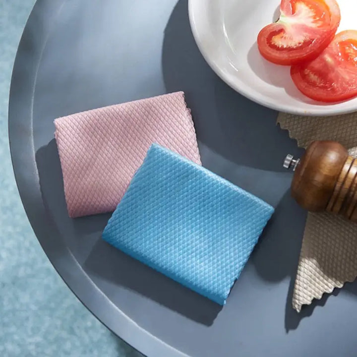 "Chiffons en microfibre de bambou, doux et réutilisables, pour nettoyage sans traces de surfaces délicates."