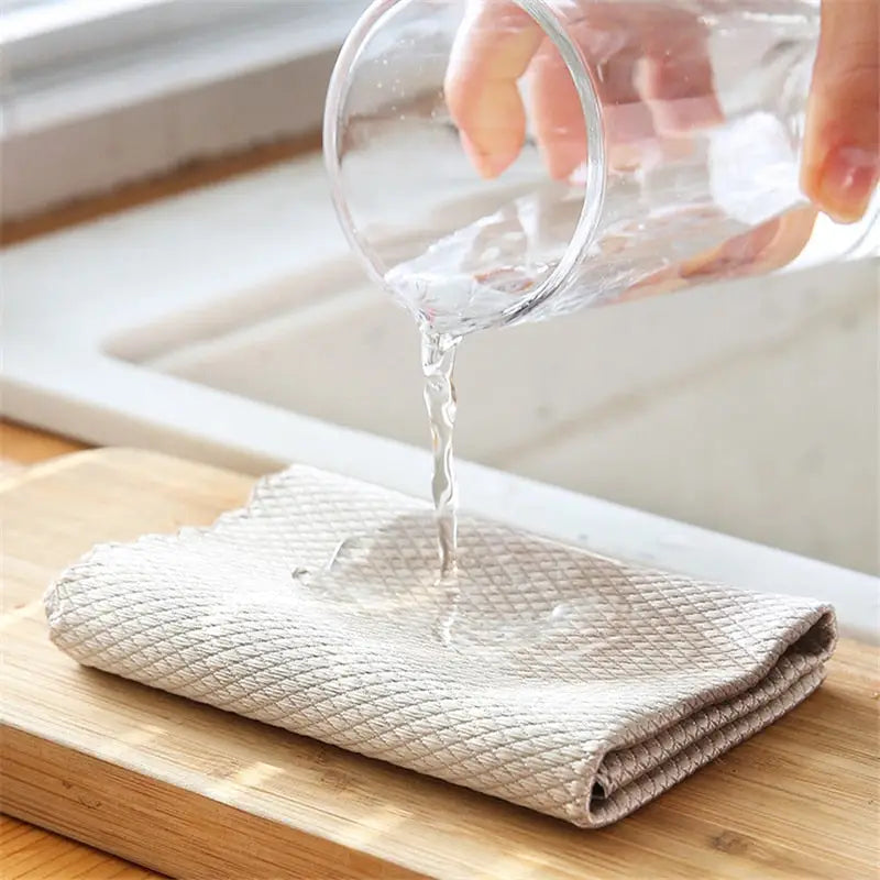 "Chiffons en microfibre de bambou, doux et réutilisables, pour nettoyage sans traces de surfaces délicates."