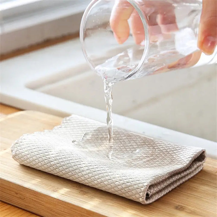 "Chiffons en microfibre de bambou, doux et réutilisables, pour nettoyage sans traces de surfaces délicates."