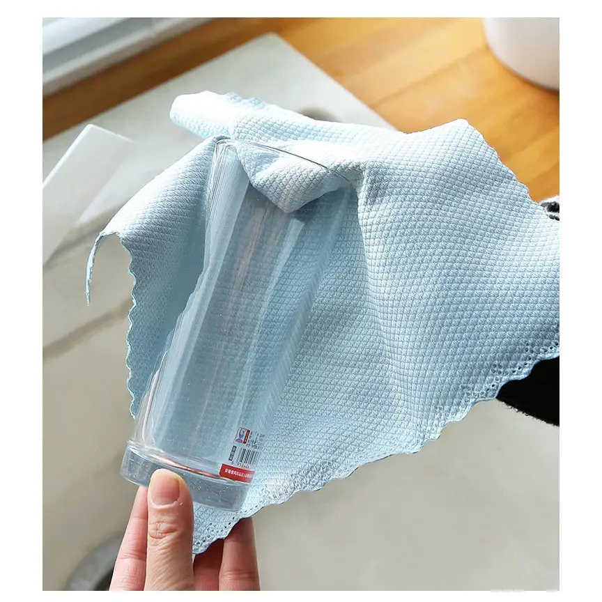 "Chiffons en microfibre de bambou, doux et réutilisables, pour nettoyage sans traces de surfaces délicates."