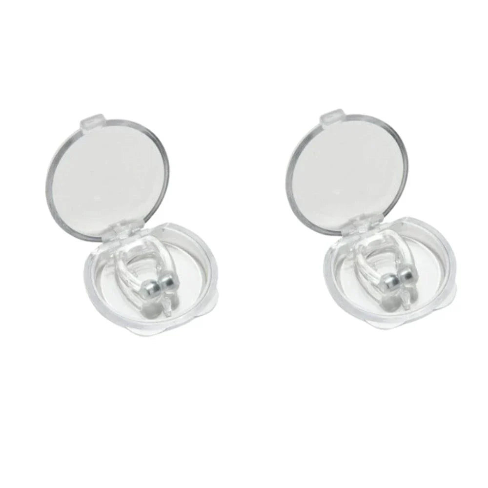 Clip Nez Anti-Ronflement en silicone hypoallergénique, compact et réutilisable, couleur transparente, vue de côté.