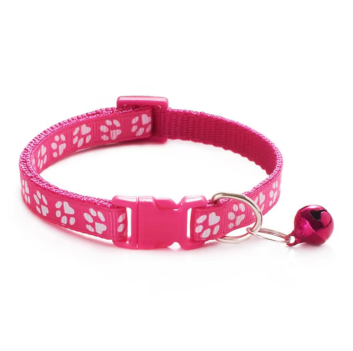 "Collier réglable pour chat avec clochette, motif de patte, boucle sécurisée, couleur vive, pour sécurité et élégance."