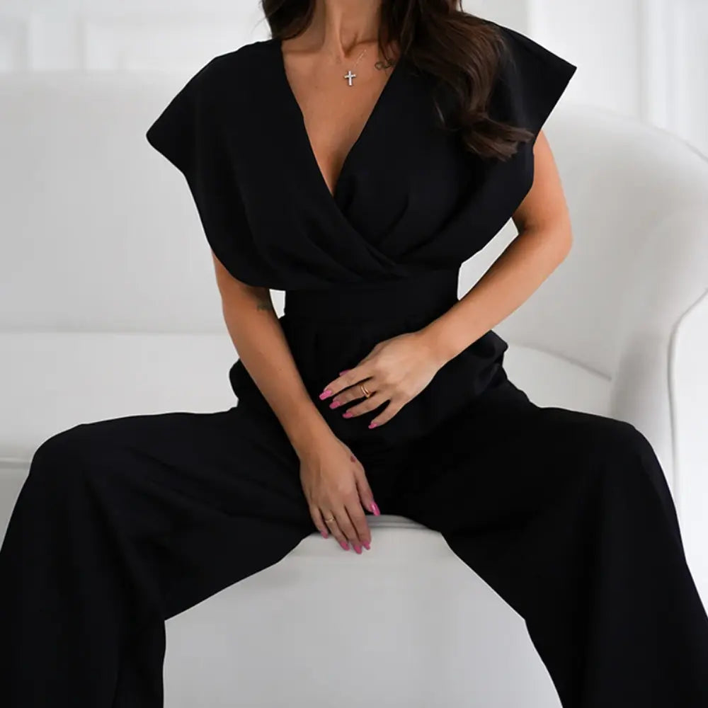 "Combinaison chic jambes larges, coupe fluide et structurée, manches papillon, idéale pour soirée ou événement pro."