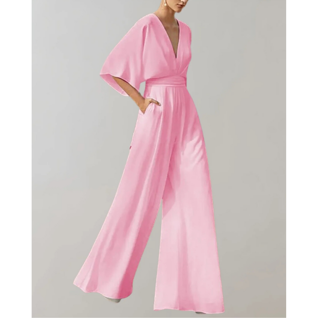 "Combinaison femme ajustée élégante en tissu fluide, coupe flatteuse, couleur tendance, confort journée et soir."