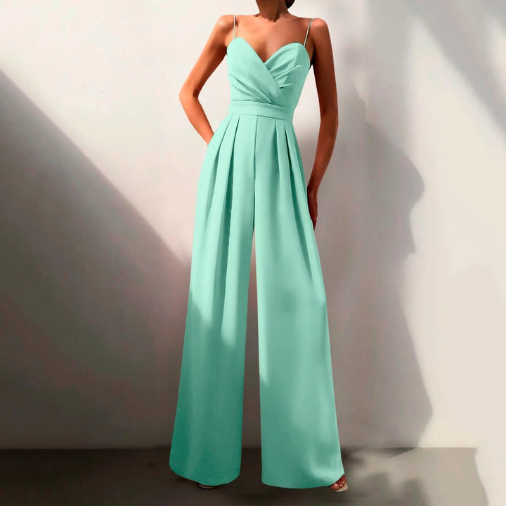 "Combinaison femme été élégante, décolleté croisé, jambes larges, bretelles fines, noire, style fluide, silhouette affinée."
