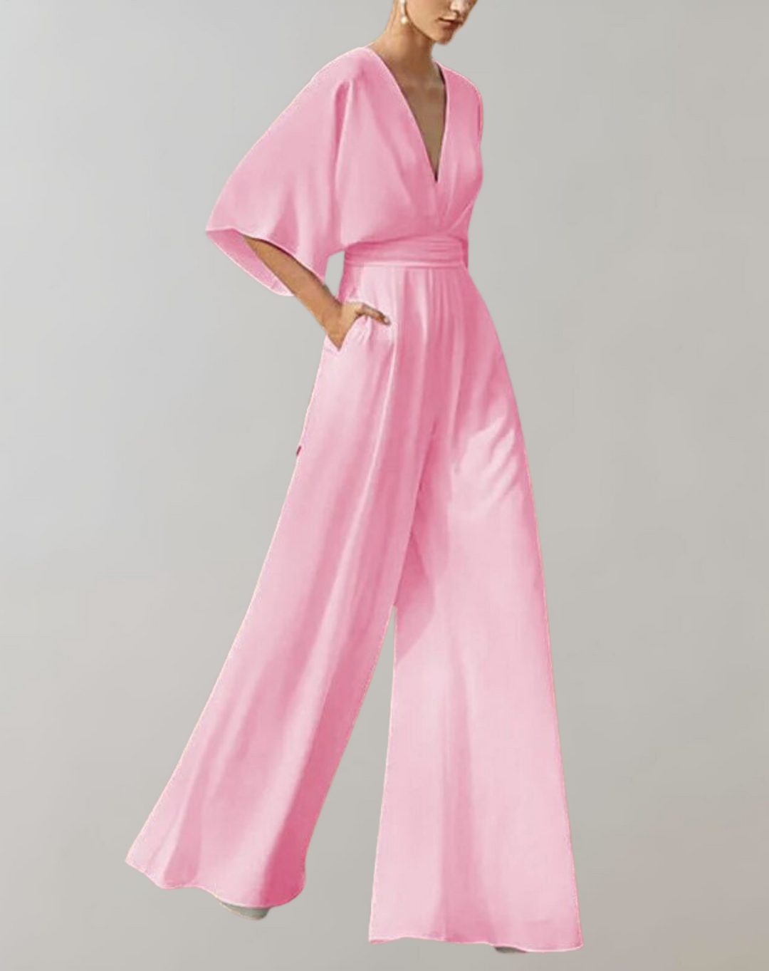 "Combinaison fluide femme avec manches papillon, décolleté en V, taille marquée et jambes larges, élégante et confortable."
