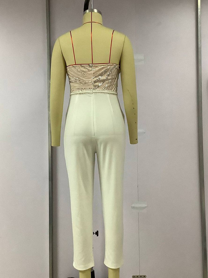 "Combinaison Slim Femme dos nu, blanche, paillettes, silhouette ajustée, style Audrey Hepburn, vue de face élégante"