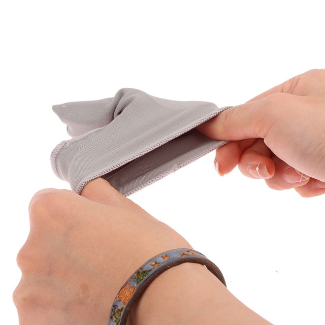 "Correcteur d'orteils en silicone pour soulagement hallux valgus, discret et confortable, idéal peaux sensibles."