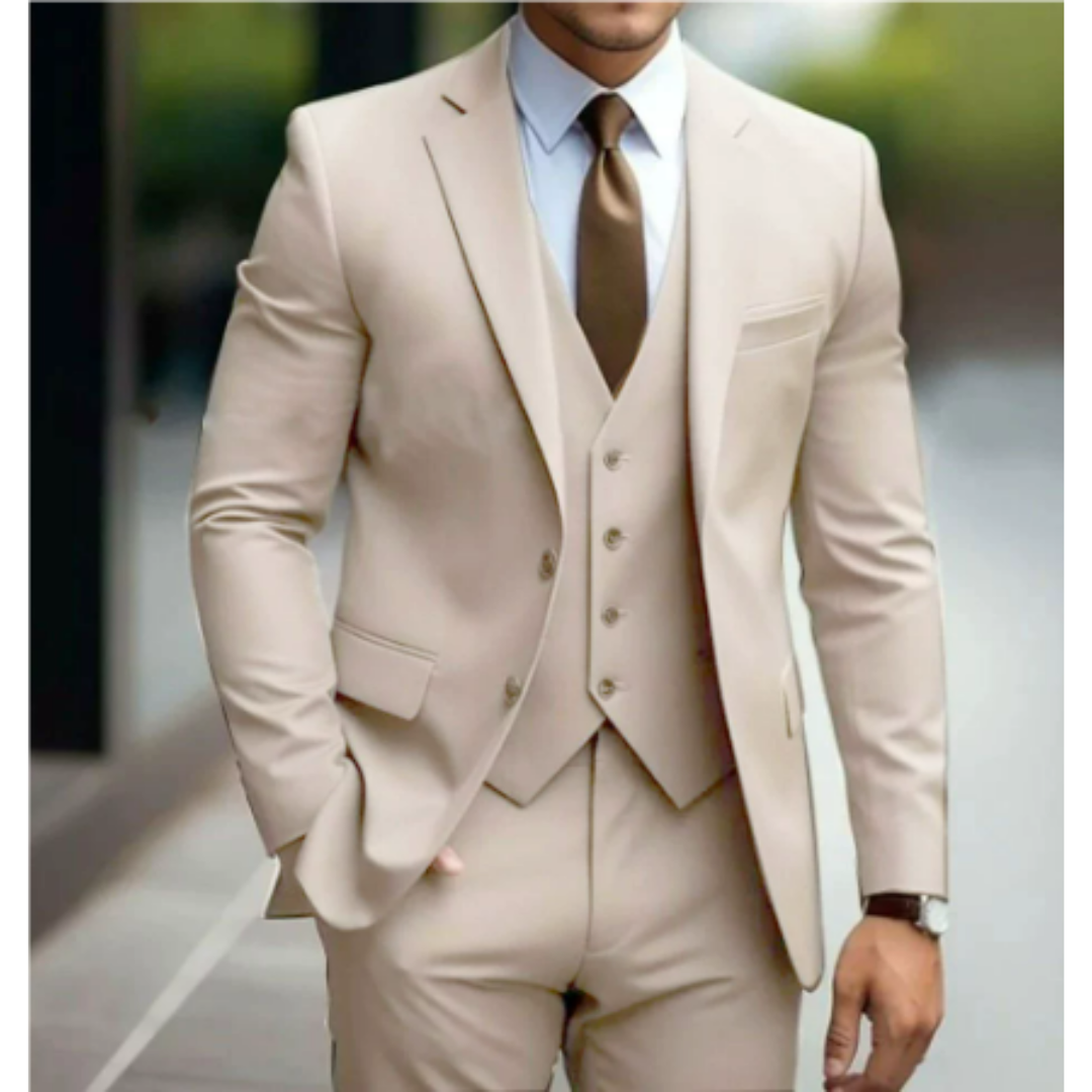 "Costume 3 pièces élégant pour homme, veste, gilet et pantalon, parfait pour mariage, couleur tendance, taille ajustée."
