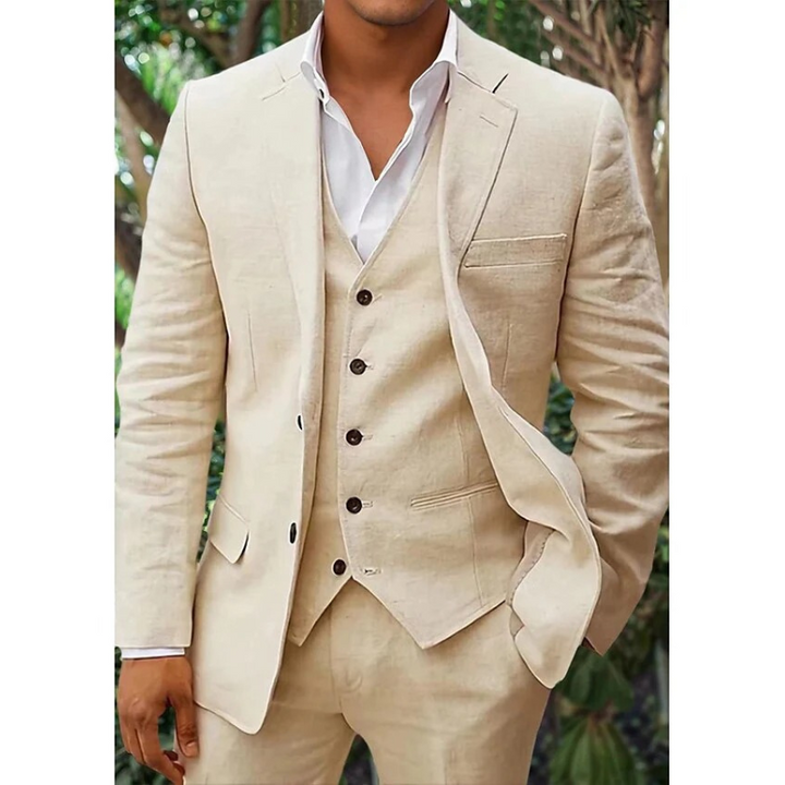 "Costume 3 pièces homme élégant et moderne, veste, pantalon, gilet en toile respirante pour mariages et événements formels."