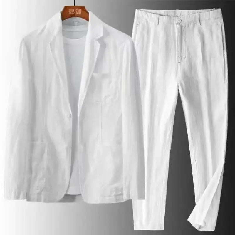 "Costume en lin luxueux pour homme, élégant et intemporel, avec veste et pantalon chic, idéal pour événements formels."